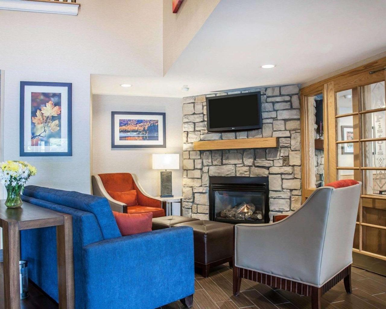 Comfort Inn&Suites Sturbridge-Brimfield Exterior foto